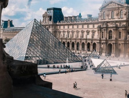 Vol au musée du Louvre