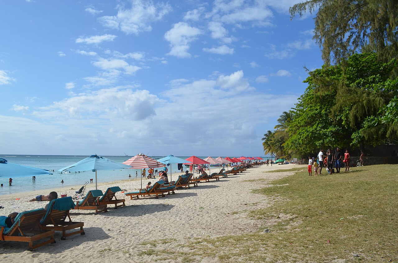 Plage de Trou aux Biches à l’Île Maurice, lagon et sable blanc