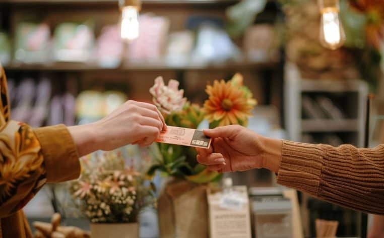 Auchan Carrefour carte de fidélité actualité