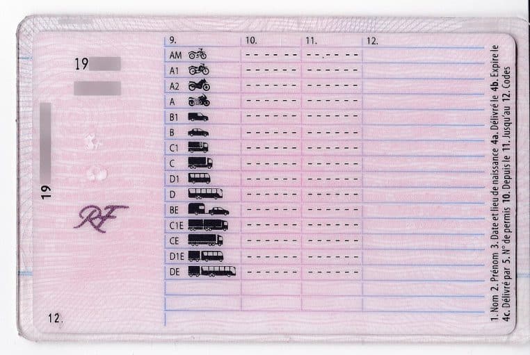 Verso d’un permis de conduire français au format carte, avec catégories de véhicules et dates de validité.