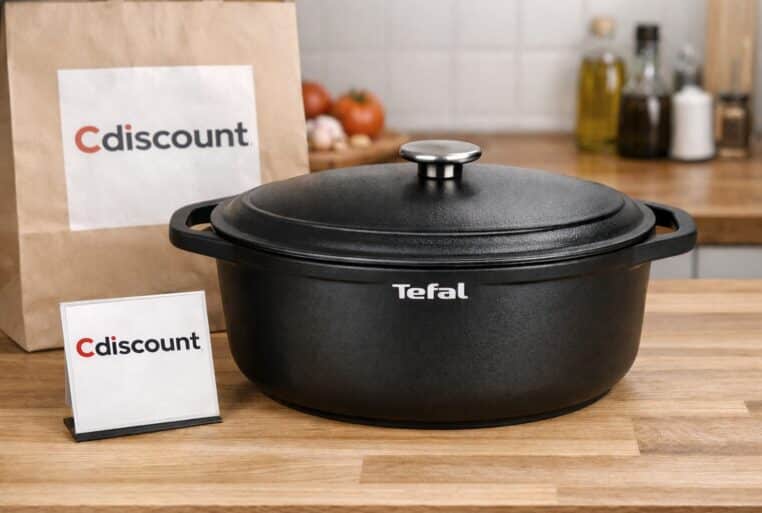 La cocotte en fonte Tefal “Air Soft Light” mise en avant, avec branding Cdiscount en arrière-plan.