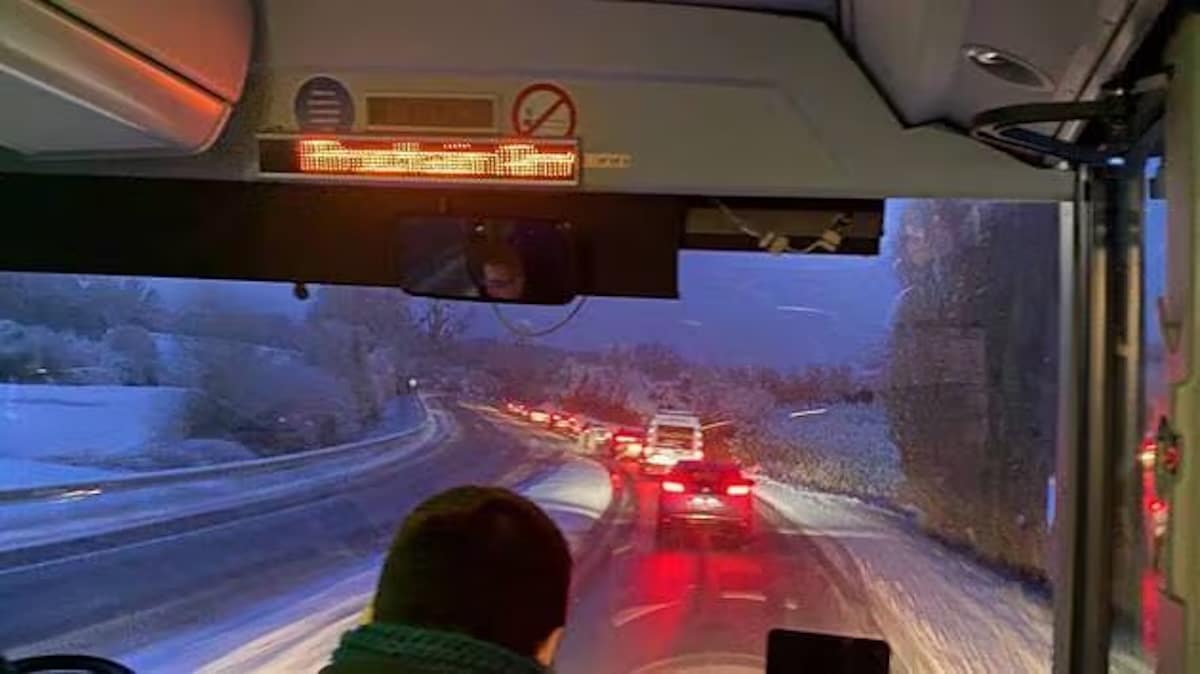 des enfants laissés sur le bord de la route - copie