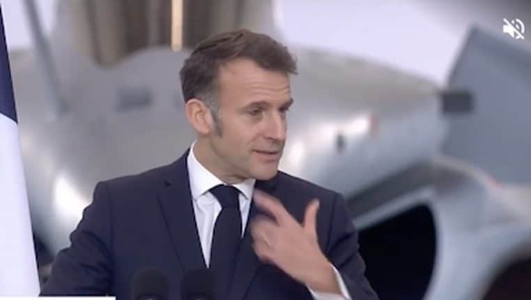 emmanuel-macron-oeil-rougi-voeux-aux-armees.jpg