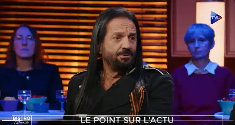 « Rupture avec le système » : Francis Lalanne officialise sa candidature à l&rsquo;Élysée pour 2027