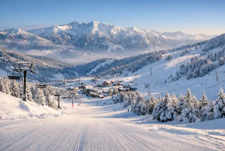 Stations des Pyrénées sous la neige en 2026 : un manteau exceptionnel sur le domaine.