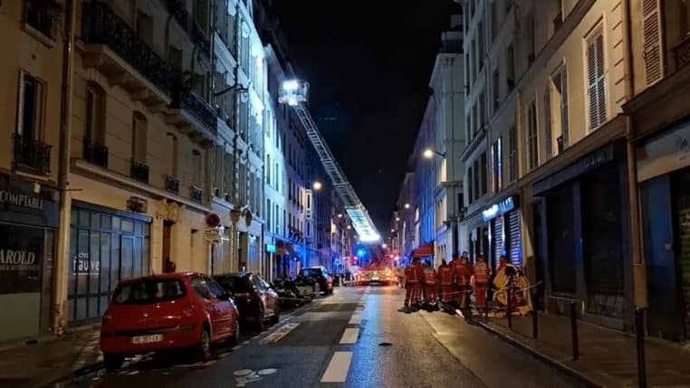 le plancher seffondre à paris - copie