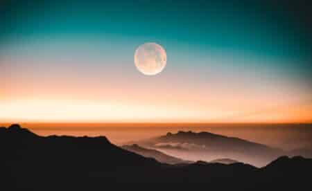 mountain ranges during nighttime