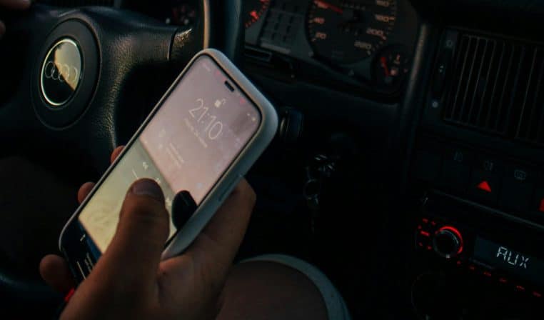 Téléphone au volant : suspension du permis de conduire