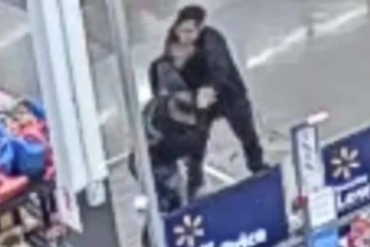 tentative enlevement en plein supermarché - copie