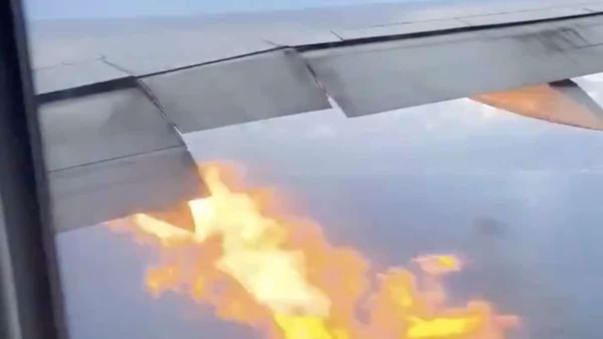 Avion Reacteur Flammes