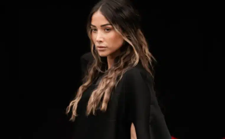 Isabeau Delatour info