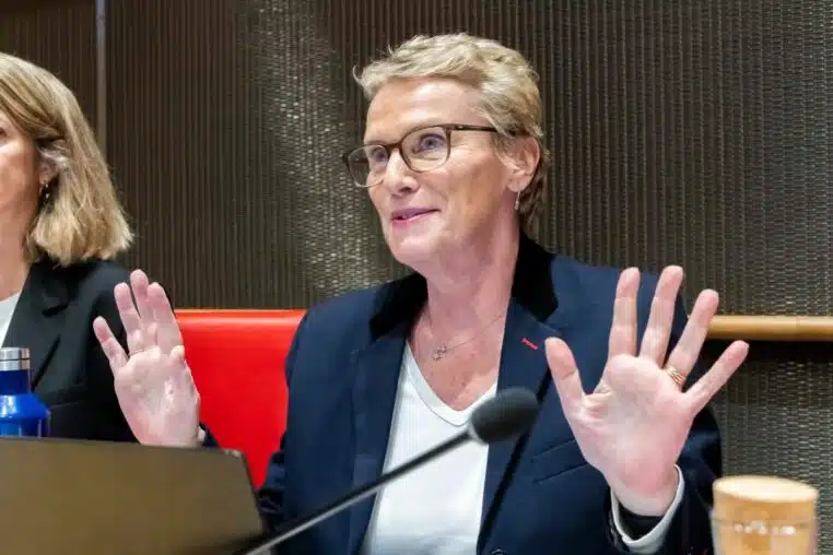 elise lucet confidences sur son salaire - copie