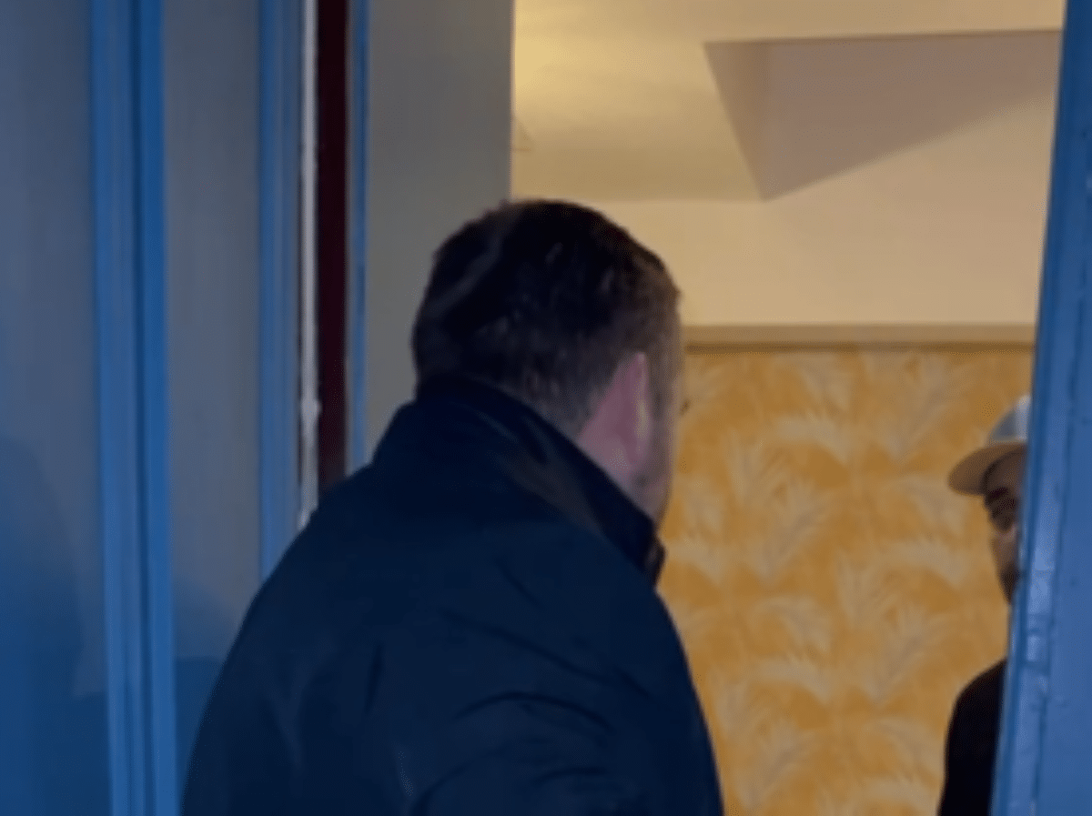 Il découvre un squatteur dans son appartement