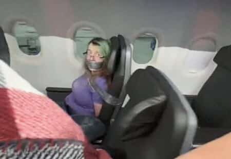 Passagère scotchée avion