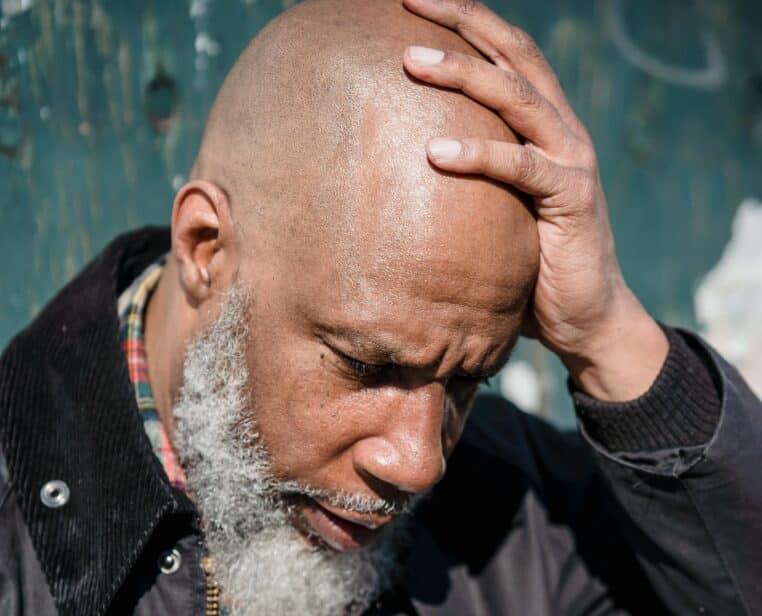 Un retraité porte plainte