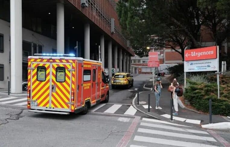 un homme se presente aux urgences obus rectum - copie