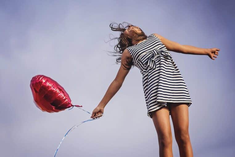 joy, freedom, release, happy, happiness, girl, summer, fun, lifestyle, joyful, woman, carefree, childhood, dream, healthy, balloon, floating, valentine, loving, wallpaper for girls, love wallpaper, blue love, nature, blue happy, blue summer, blue healthy, blue wallpaper, blue dream, blue happiness, blue fun