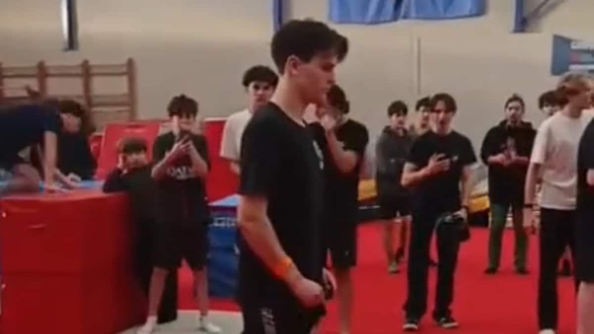 Athlete Double Salto Arriere