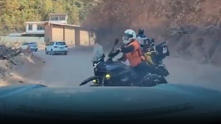 Femme Moto Ravin