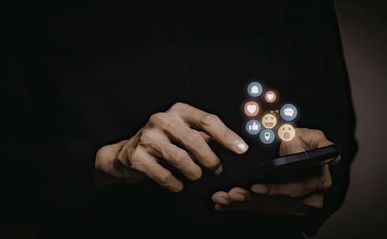 Nouvelle arnaque sur Tiktok, elle vend des faux portefeuilles avec des vidéos IA