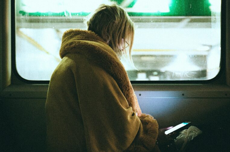 Train en première classe : elle finit assise par terre