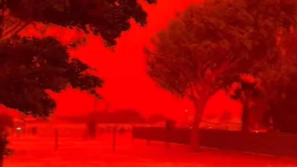En Australie, le ciel est devenu rouge sang : les images surréalistes du cyclone Narelle