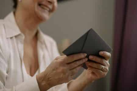 Quelle est cette mystérieuse enveloppe dans votre boît aux lettres ?