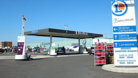 michel edouard leclerc promet une baisse prix carburant