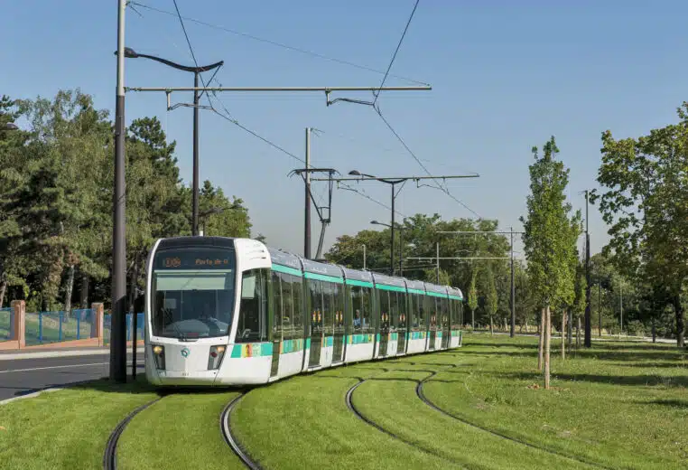 Un passager de tramway poignardé à sept reprises
