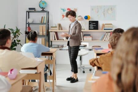 Salle de classe : pourquoi les fenêtres sont toujours à gauche ?