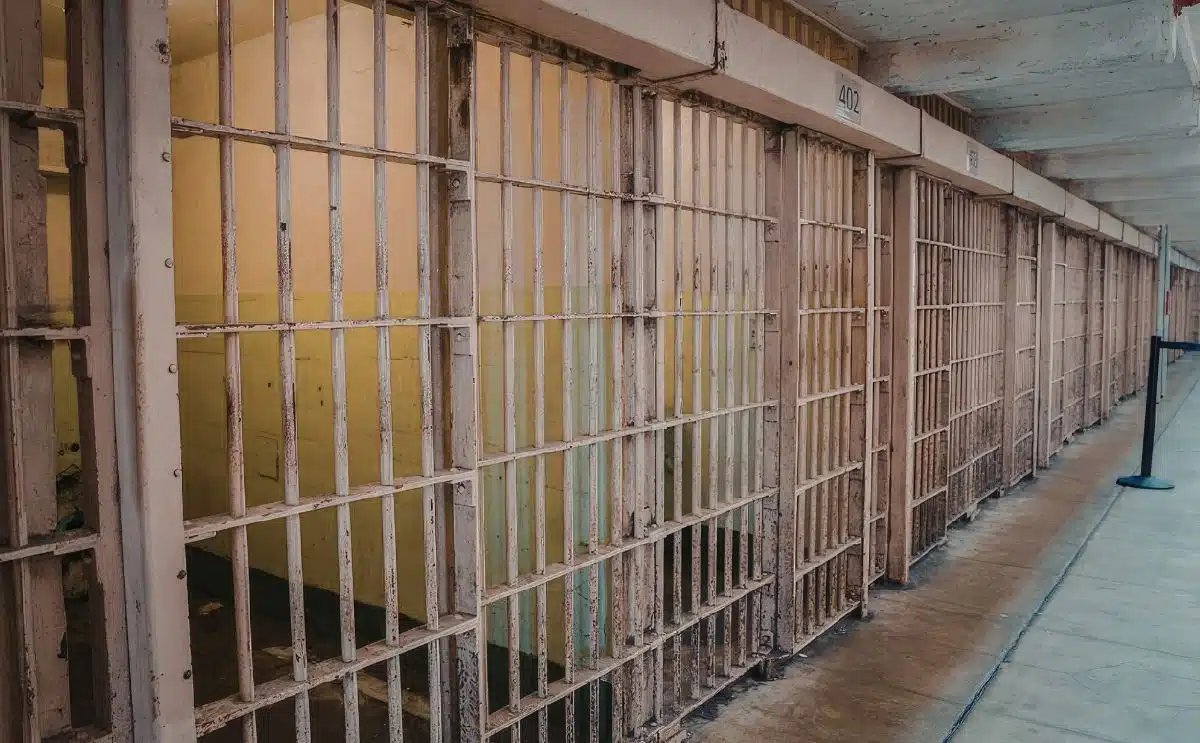 viol prison agents info