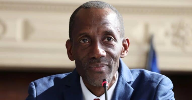 Bally Bagayoko bras honneur nouveau maire saint denis - copie