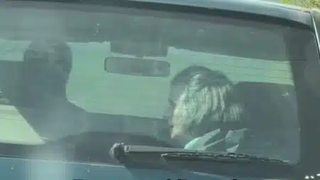 Il a mis sa femme dans le coffre de sa voiture