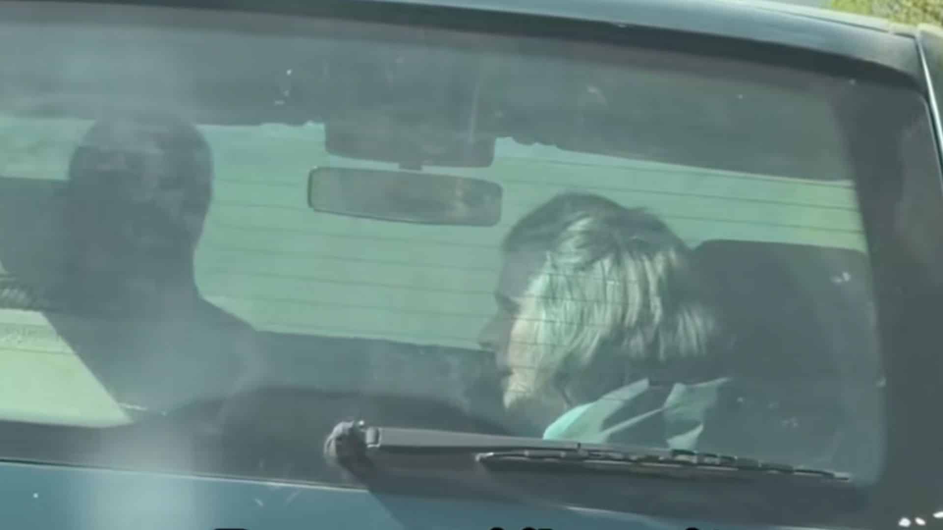 Il a mis sa femme dans le coffre de sa voiture