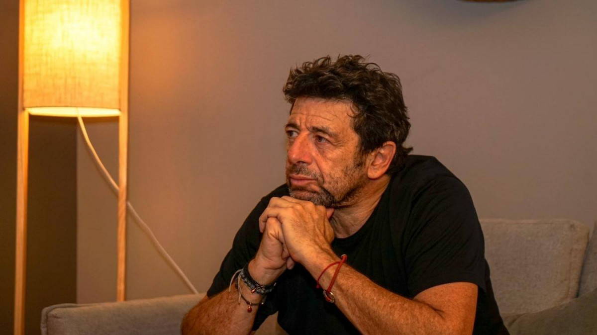 Accusé de viol par 19 femmes, Patrick Bruel continue sa tournée : « Annuler, c'est mettre 65 personnes au chômage »