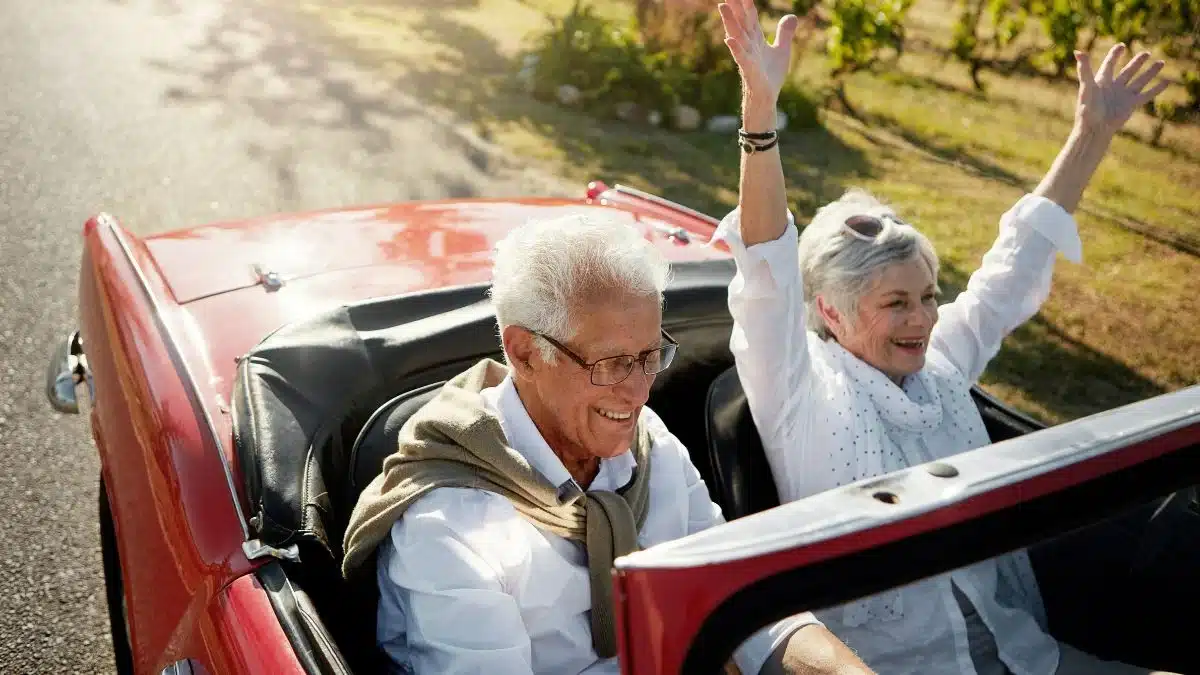 Avec 900 € par mois, ce pays européen offre aux retraités une vie que la France ne peut plus garantir