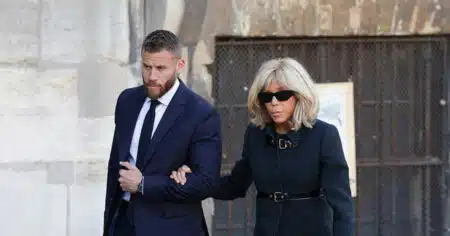 « Casse-toi » : Brigitte Macron insultée à son arrivée aux obsèques de Nathalie Baye