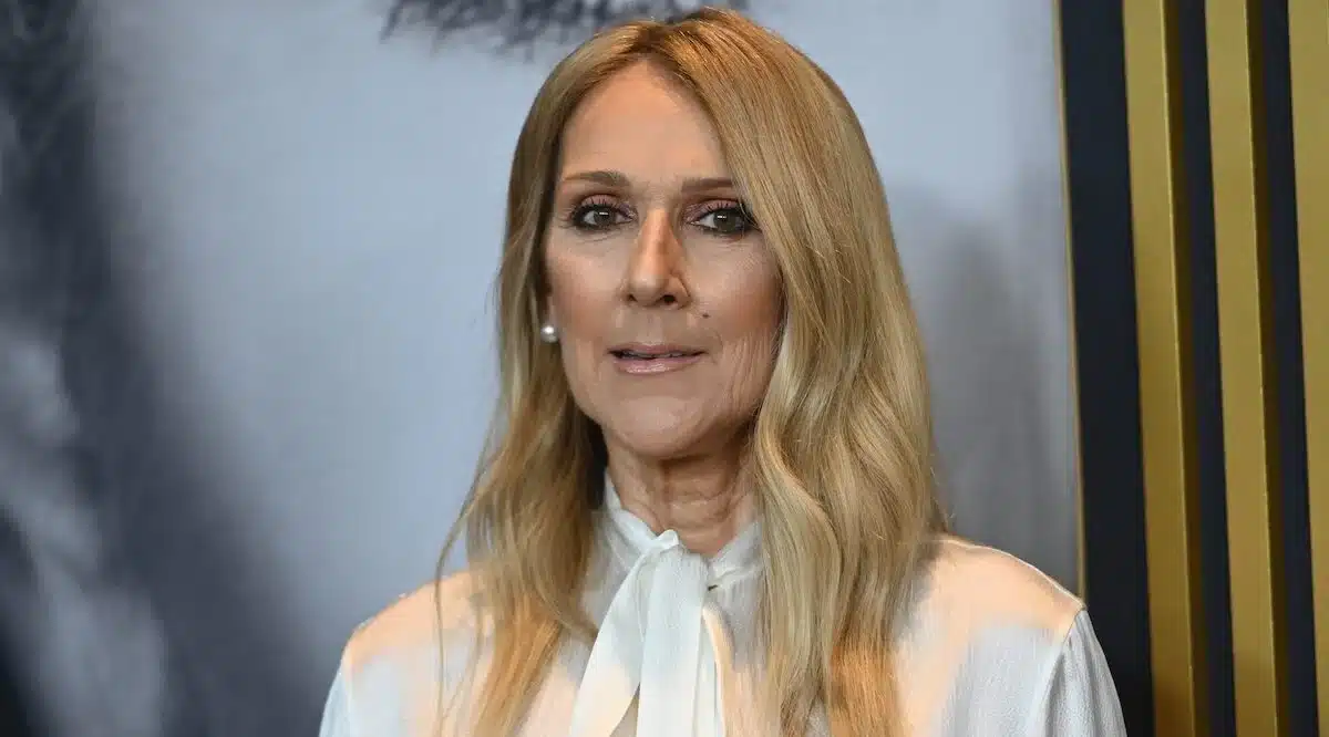 Céline Dion lors d'une apparition publique, visage en gros plan