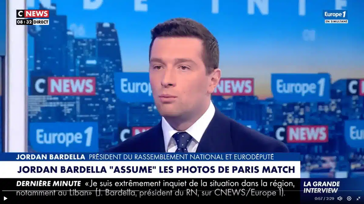 Jordan Bardella interviewé sur le plateau de CNews et Europe 1, s'exprimant sur sa vie avec Maria Carolina