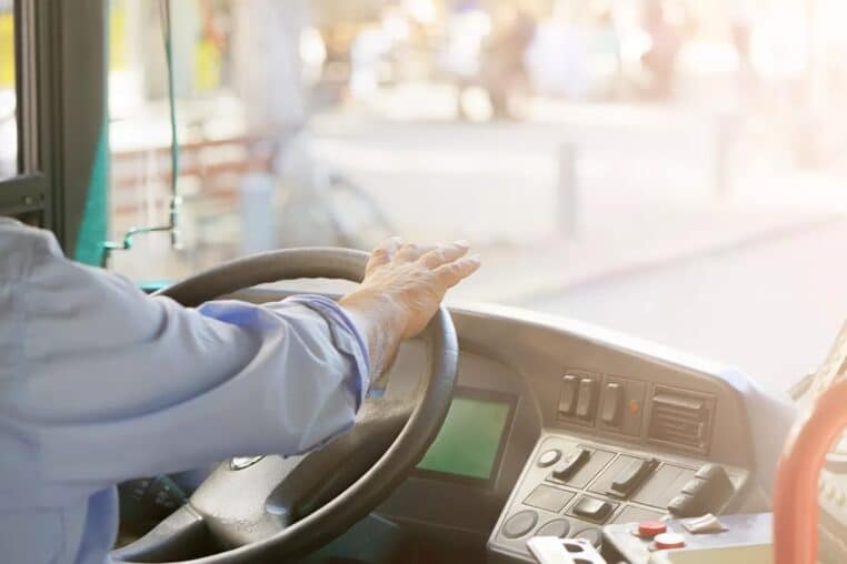 chauffeur de bus fond en larmes après dispute - copie
