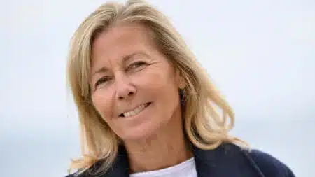 Claire Chazal souriante, portrait en gros plan