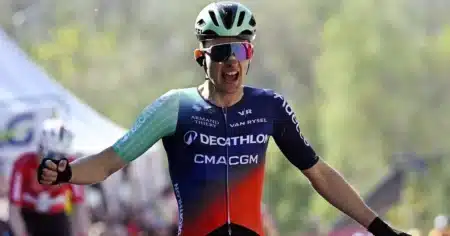 « Il a couru en patron » : à 19 ans, Paul Seixas écrase la Flèche Wallonne et entre dans l'histoire