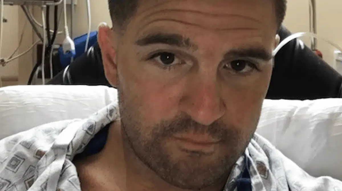 Il n'a pas bu une goutte d'alcool depuis 2018, mais son corps en fabrique tout seul — il a perdu son job et son permis