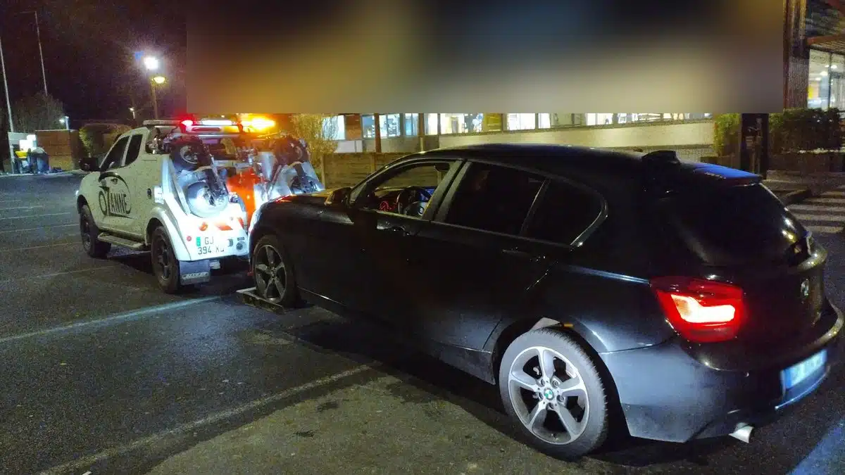 Ils jettent leurs emballages de fast-food par la fenêtre : amende et fourrière pour les quatre