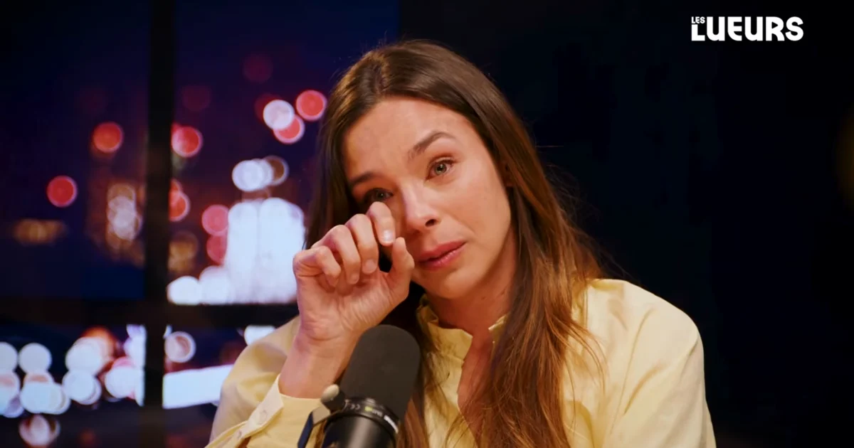 Marine Lorphelin en larmes lors de son interview dans le podcast Les Lueurs