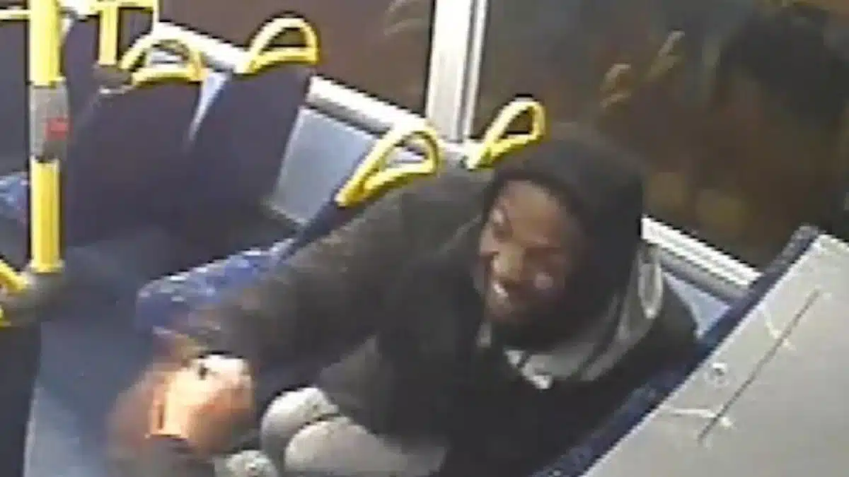 « J'ai senti la lame pénétrer en lui » : il poignarde un étudiant à Londres et se vante du meurtre une heure plus tard