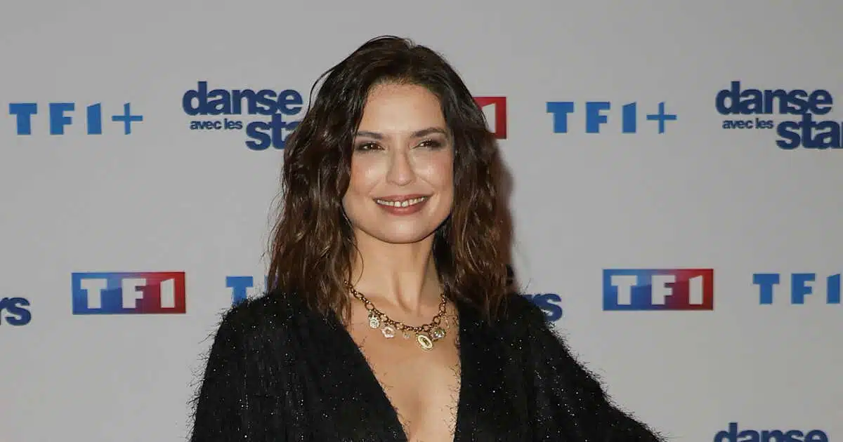 Lucie Bernardoni souriante lors de la conférence de presse de Danse avec les Stars sur TF1