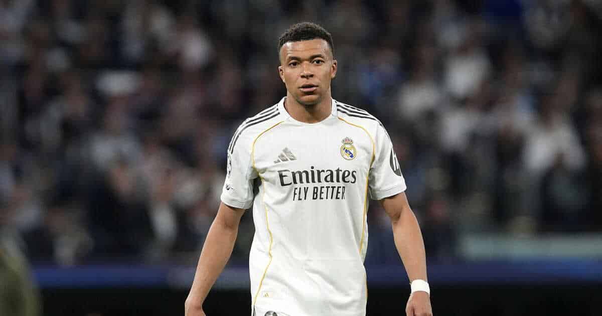 Kylian Mbappé en maillot du Real Madrid lors d'un match de Ligue des Champions