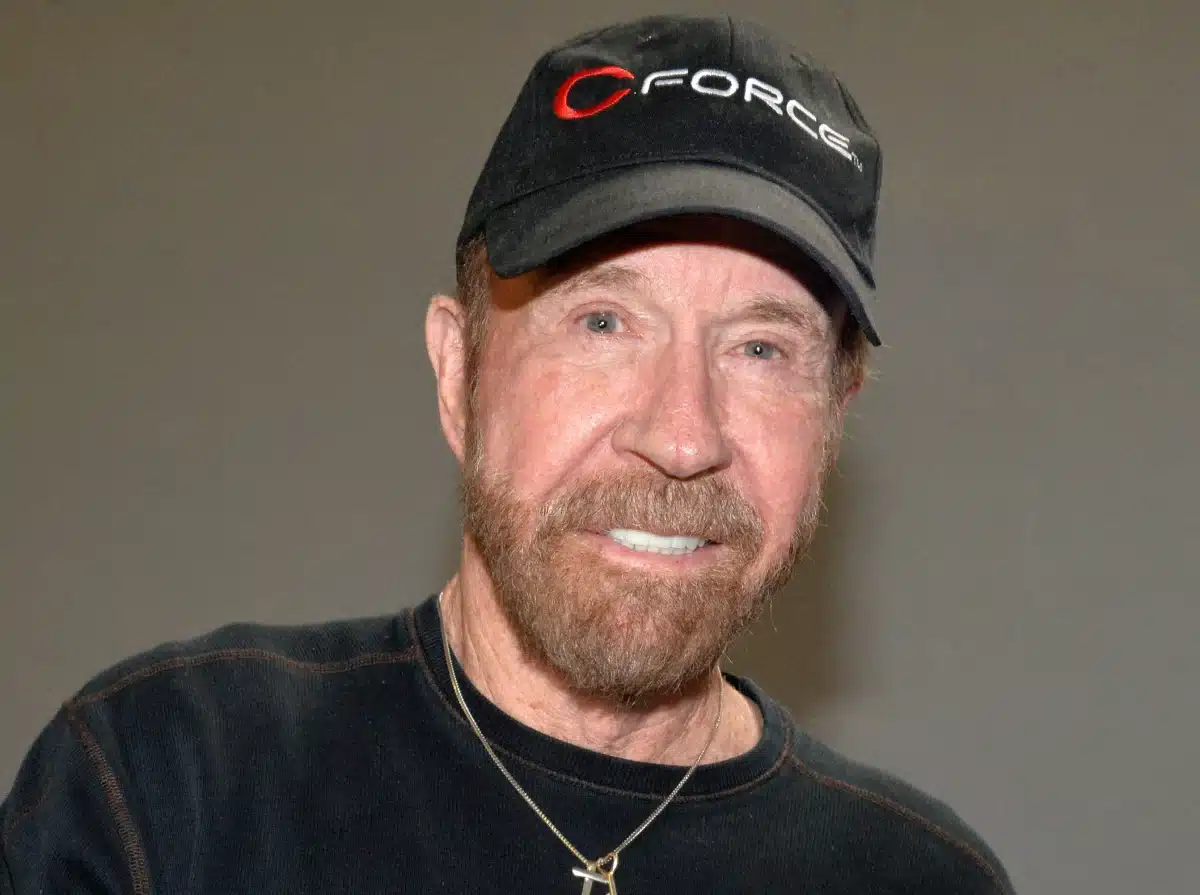 Mort de Chuck Norris : sa famille dénonce des vidéos IA "entièrement fausses"