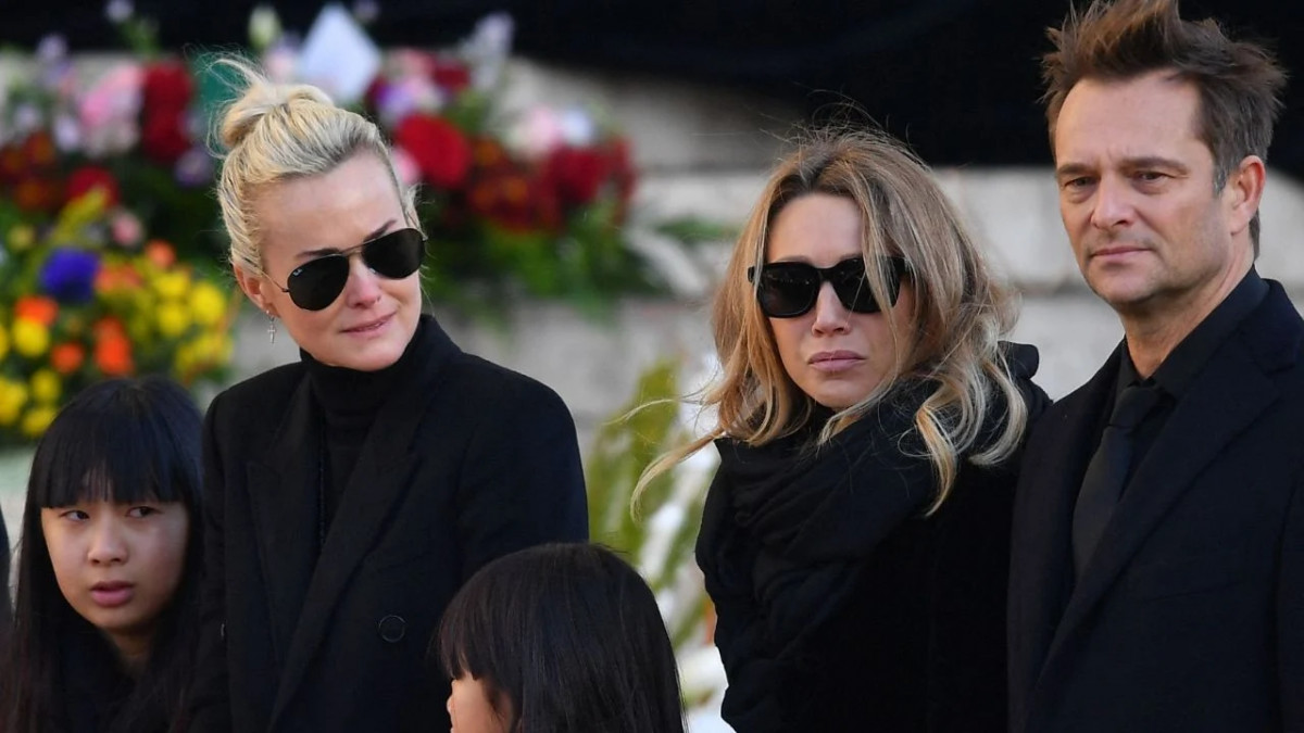 Laura Smet et Laeticia Hallyday en larmes lors des funérailles de Johnny Hallyday à Paris